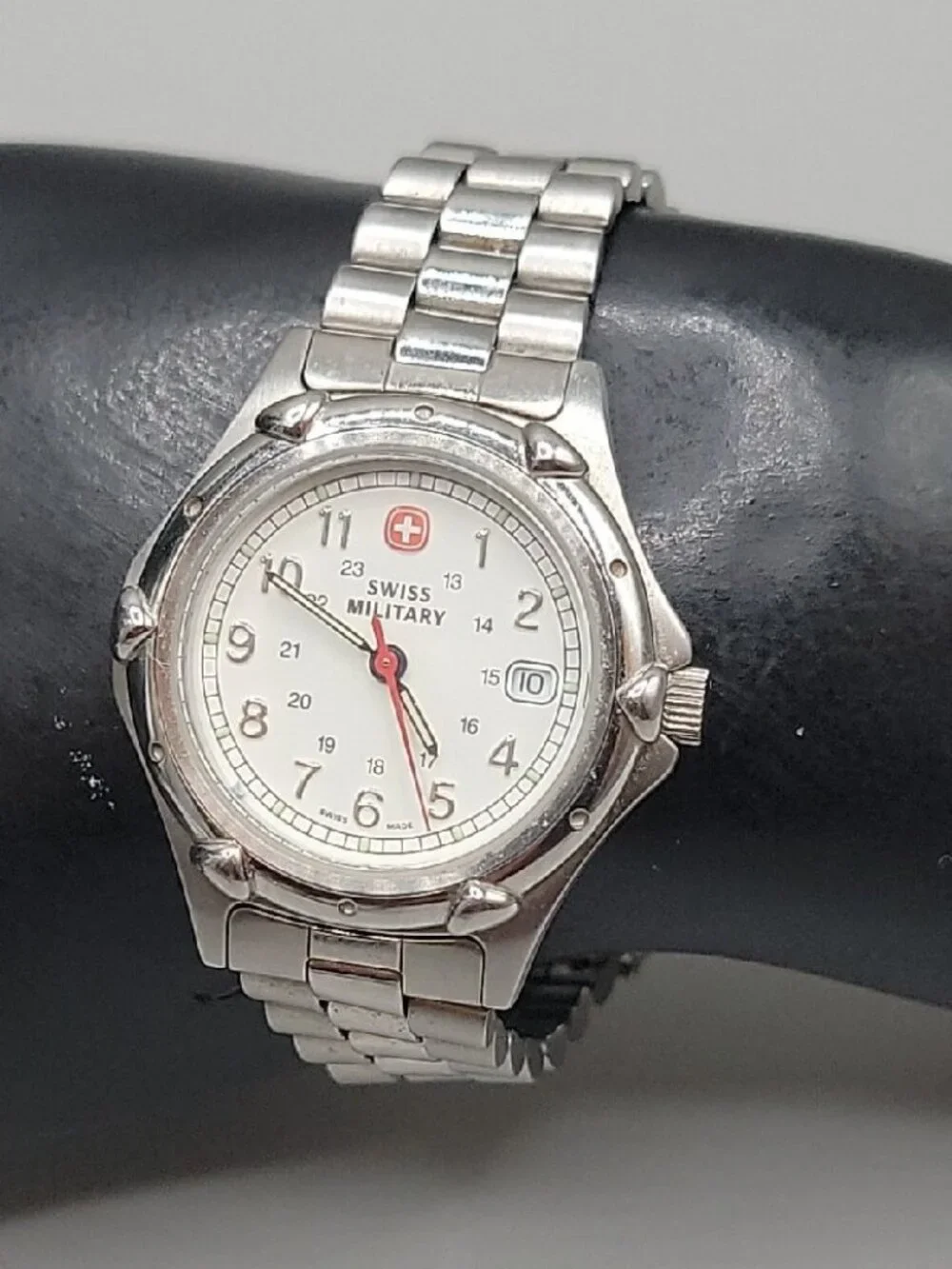 Vintage Wenger Swiss Military Watch 5020X SAK Design White Dial Date RUNS VG